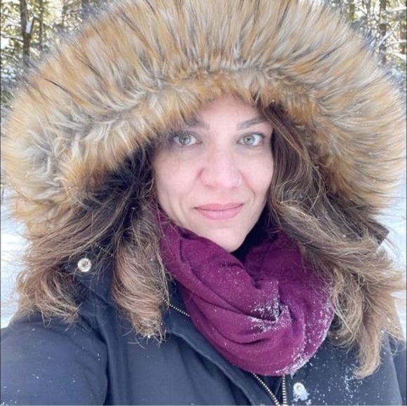Poshmark profile picture for @leleticia